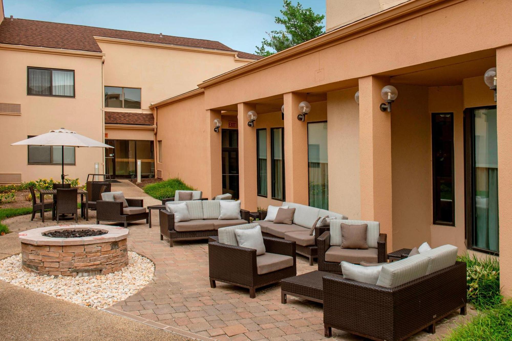 Courtyard By Marriott Rockville Ngoại thất bức ảnh